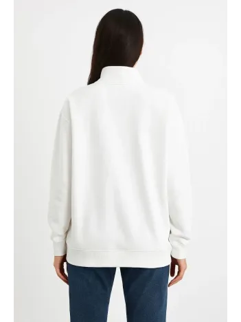 Kadın Üç İplik Dık Yaka Yarım Fermuarlı SweatShirt - Beyaz Kadın Üç İplik Dık Yaka Yarım Fermuarlı SweatShirt - Beyaz