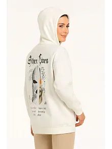 Kadın Kapşonlu Sweatshirt – Oversize Üç İplik Şardonlu Hoodie, “Other Lives” Ön & Arka Baskılı, Kanguru Cepli, Kışlık Rahat Günlük Stil - Beyaz