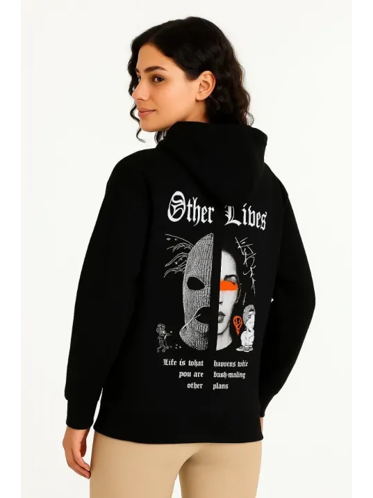 Kadın Kapşonlu Sweatshirt – Oversize Üç İplik Şardonlu Hoodie, “Other Lives” Ön & Arka Baskılı, Kanguru Cepli, Kışlık Rahat Günlük Stil- Siyah Kadın Kapşonlu Sweatshirt – Oversize Üç İplik Şardonlu Hoodie, “Other Lives” Ön & Arka Baskılı, Kanguru Cepli, Kışlık Rahat Günlük Stil- Siyah
