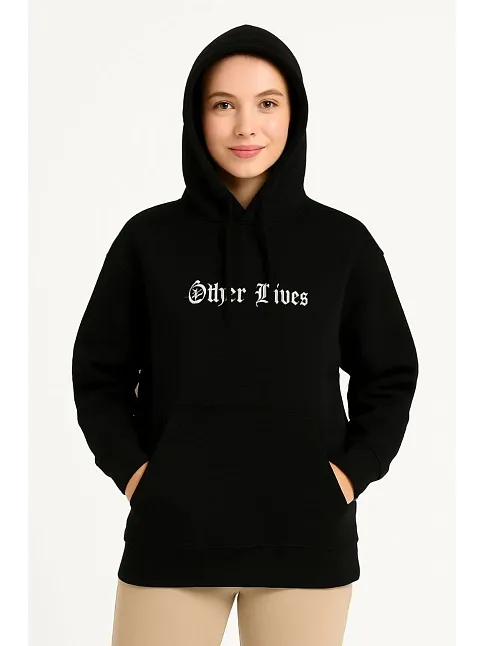Kadın Kapşonlu Sweatshirt – Oversize Üç İplik Şardonlu Hoodie, “other Lives” Ön & Arka Baskılı, Kanguru Cepli, Kışlık Rahat Günlük Stil- Siyah