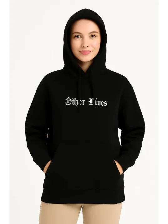 Kadın Kapşonlu Sweatshirt – Oversize Üç İplik Şardonlu Hoodie, “Other Lives” Ön & Arka Baskılı, Kanguru Cepli, Kışlık Rahat Günlük Stil- Siyah Kadın Kapşonlu Sweatshirt – Oversize Üç İplik Şardonlu Hoodie, “Other Lives” Ön & Arka Baskılı, Kanguru Cepli, Kışlık Rahat Günlük Stil- Siyah