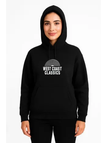 Kadın Kapşonlu Sweatshirt – Oversize Üç İplik Şardonlu Hoodie, “West Coast Classics” Ön & Arka Baskılı, Kanguru Cepli Kışlık Günlük Stil - Siyah Kadın Kapşonlu Sweatshirt – Oversize Üç İplik Şardonlu Hoodie, “West Coast Classics” Ön & Arka Baskılı, Kanguru Cepli Kışlık Günlük Stil - Siyah