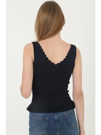 Kadın V Yaka Fırfır Detay Crop - Siyah Kadın V Yaka Fırfır Detay Crop - Siyah