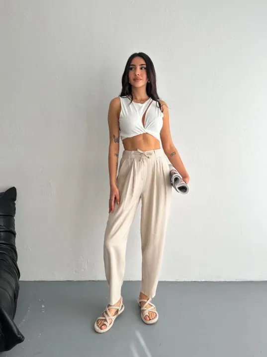 Kadın Yüksel Bel Beli Bağcıklı Rahat Boru Paça Pantalon - Kırık Beyaz Kadın Yüksel Bel Beli Bağcıklı Rahat Boru Paça Pantalon - Kırık Beyaz
