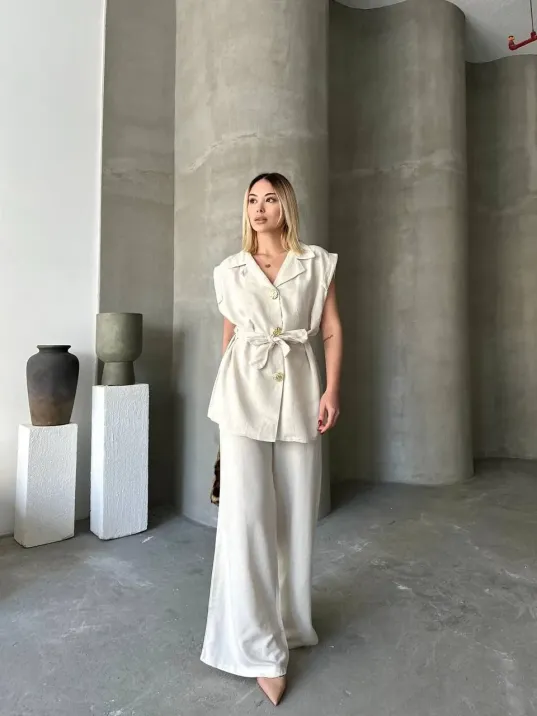 Keten Sıfır Kol Kuşaklı Ceket Pantolon ikili Takım - Beyaz Keten Sıfır Kol Kuşaklı Ceket Pantolon ikili Takım - Beyaz