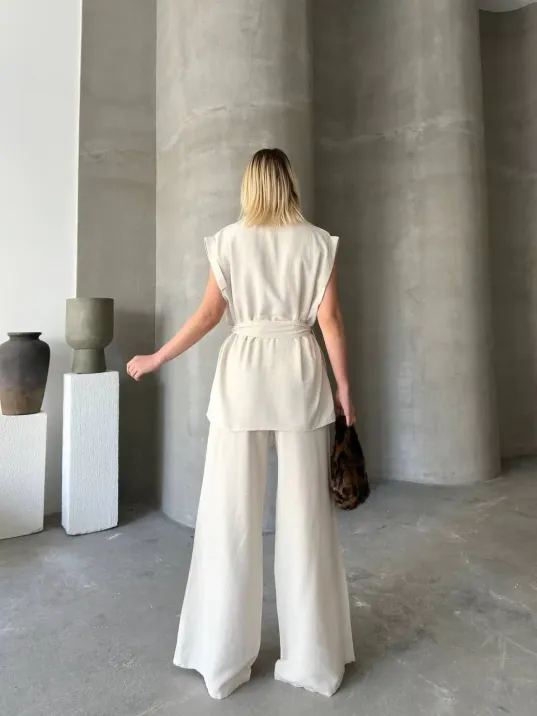 Keten Sıfır Kol Kuşaklı Ceket Pantolon ikili Takım - Beyaz Keten Sıfır Kol Kuşaklı Ceket Pantolon ikili Takım - Beyaz