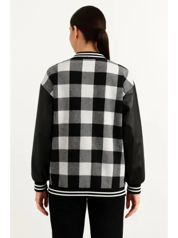 Kadın Kolej Ceket – Kareli Oduncu Kumaş, Kolları Suni Deri, Fermuarlı, İçi Kapitone Astarlı, Nakışlı Oversize Bahar & Kış Stil - Gri Kadın Kolej Ceket – Kareli Oduncu Kumaş, Kolları Suni Deri, Fermuarlı, İçi Kapitone Astarlı, Nakışlı Oversize Bahar & Kış Stil - Gri