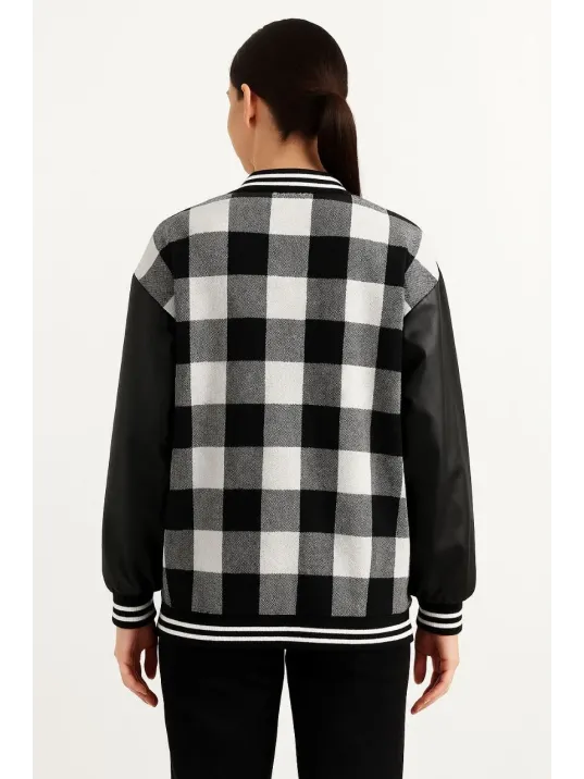 Kadın Kolej Ceket – Kareli Oduncu Kumaş, Kolları Suni Deri, Fermuarlı, İçi Kapitone Astarlı, Nakışlı Oversize Bahar & Kış Stil - Gri Kadın Kolej Ceket – Kareli Oduncu Kumaş, Kolları Suni Deri, Fermuarlı, İçi Kapitone Astarlı, Nakışlı Oversize Bahar & Kış Stil - Gri