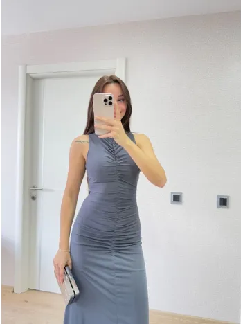 Bürümcük Kumaşlı İçi Astarlı Üzgülü Kolsuz Büzgülü Uzun Elbise - Füme