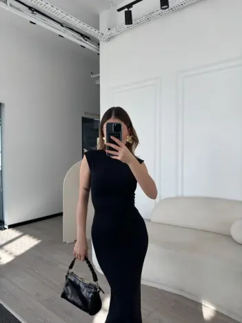 Kolsuz Uzun Likralı Elbise - Siyah