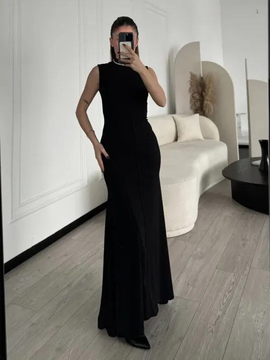 Kolsuz Yarım Bogazlı Uzun Elbise- Siyah