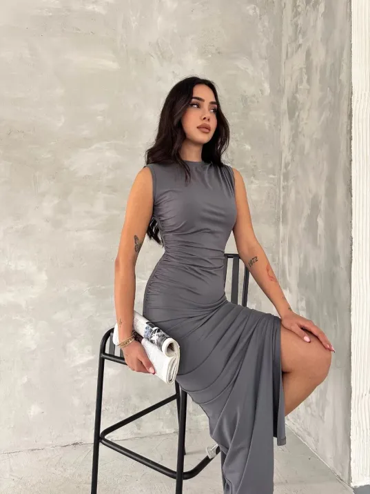 Kolsuz Yırtmaçlı Uzun Maxı Boy Elbise - Gri