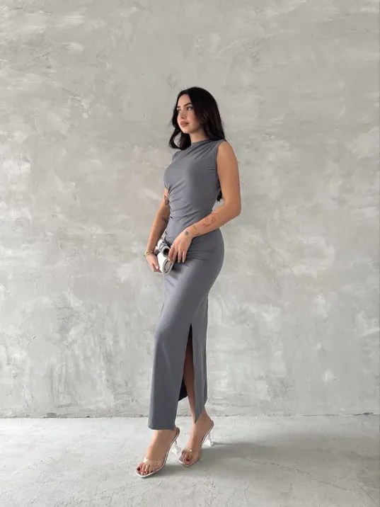 Kolsuz Yırtmaçlı Uzun Maxı Boy Elbise - Gri