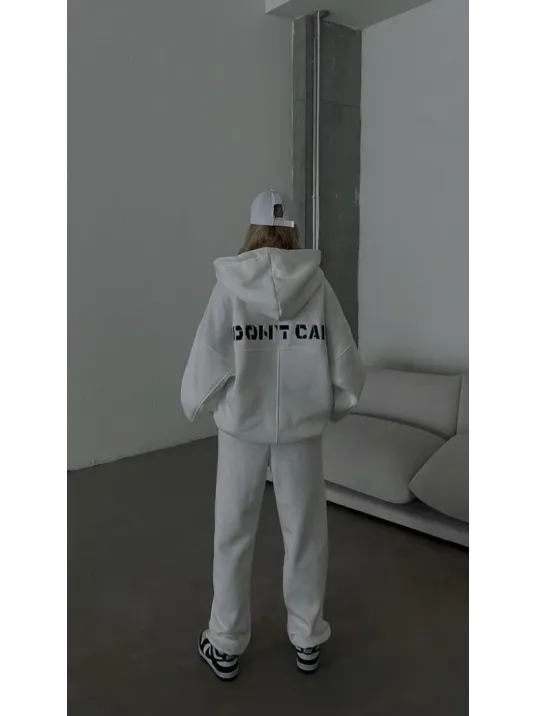 Nakış İşlemeli Üç İplik Sweat Takım- Beyaz Nakış İşlemeli Üç İplik Sweat Takım- Beyaz