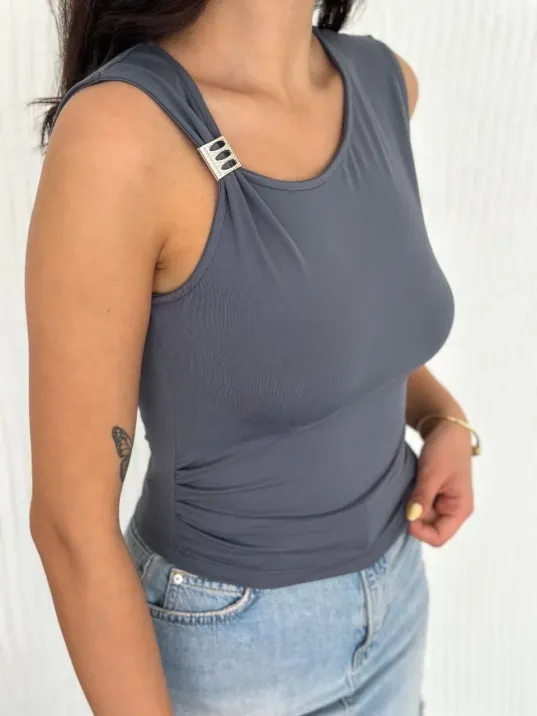 Osy Modal Yumuşak Dokulu Kumaş Bisiklet Yaka Kadın Sıfır Kol Bluz Omuz Toka Aksesuar Detaylı - Antrasit