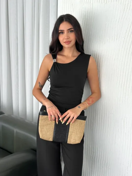 Osy Modal Yumuşak Dokulu Kumaş Bisiklet Yaka Kadın Sıfır Kol Bluz Omuz Toka Aksesuar Detaylı - Siyah