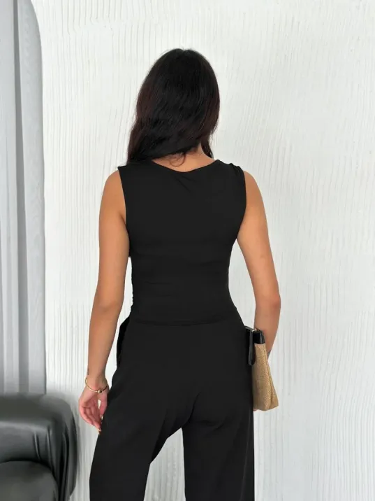 Osy Modal Yumuşak Dokulu Kumaş Bisiklet Yaka Kadın Sıfır Kol Bluz Omuz Toka Aksesuar Detaylı - Siyah