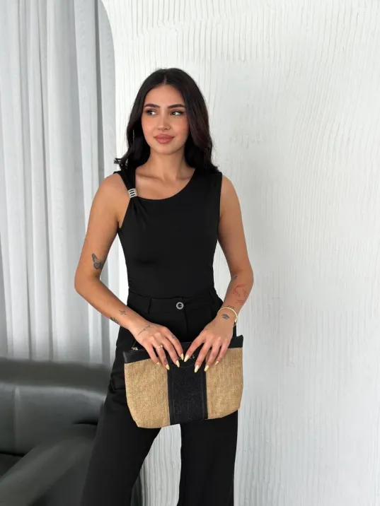 Osy Modal Yumuşak Dokulu Kumaş Bisiklet Yaka Kadın Sıfır Kol Bluz Omuz Toka Aksesuar Detaylı - Siyah