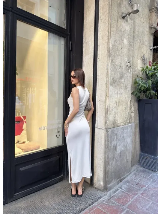 Osy Modal Yumuşak Dokulu Kumaş Bisiklet Yaka Sıfır Kolsuz Yırtmaçlı Uzun Elbise - Beyaz