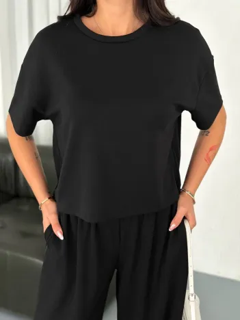 Osy Modal Yumuşak Dokulu Kumaş Bisiklet Yaka T-shirt Bol paça Pantalon ikili Takım -Siyah Osy Modal Yumuşak Dokulu Kumaş Bisiklet Yaka T-shirt Bol paça Pantalon ikili Takım -Siyah