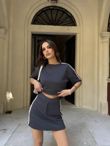 Osy Modal yumuşak dokulu Kumaş Kadın Parçalı Bisiklet Yaka T-shirt Mini Şortlu Etek İkili Takım - Füme Osy Modal yumuşak dokulu Kumaş Kadın Parçalı Bisiklet Yaka T-shirt Mini Şortlu Etek İkili Takım - Füme