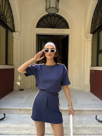 Osy Modal yumuşak dokulu Kumaş Kadın Parçalı Bisiklet Yaka T-shirt Mini Şortlu Etek İkili Takım -Lacivert Osy Modal yumuşak dokulu Kumaş Kadın Parçalı Bisiklet Yaka T-shirt Mini Şortlu Etek İkili Takım -Lacivert