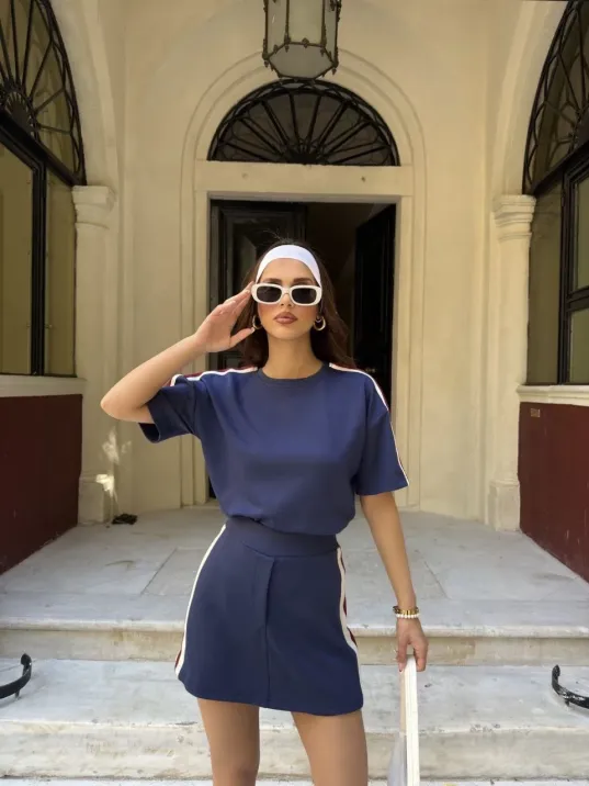 Osy Modal yumuşak dokulu Kumaş Kadın Parçalı Bisiklet Yaka T-shirt Mini Şortlu Etek İkili Takım -Lacivert Osy Modal yumuşak dokulu Kumaş Kadın Parçalı Bisiklet Yaka T-shirt Mini Şortlu Etek İkili Takım -Lacivert