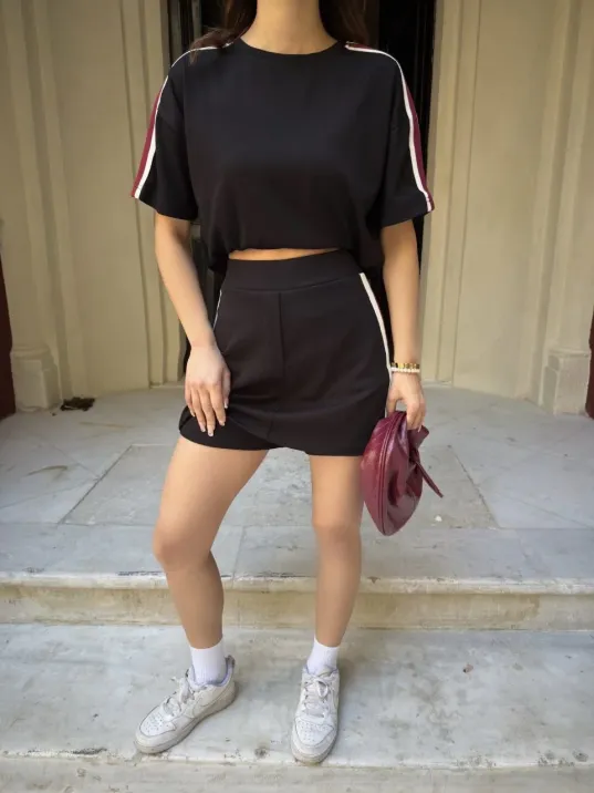 Osy Modal yumuşak dokulu Kumaş Kadın Parçalı Bisiklet Yaka T-shirt Mini Şortlu Etek İkili Takım - Siyah Osy Modal yumuşak dokulu Kumaş Kadın Parçalı Bisiklet Yaka T-shirt Mini Şortlu Etek İkili Takım - Siyah