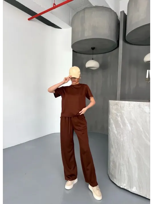 Osy Modal Yumuşak Dokulu Kumaş Kısa Kollu Bluz Rahat Pantalon ikili Takım- Kahverengi Osy Modal Yumuşak Dokulu Kumaş Kısa Kollu Bluz Rahat Pantalon ikili Takım- Kahverengi