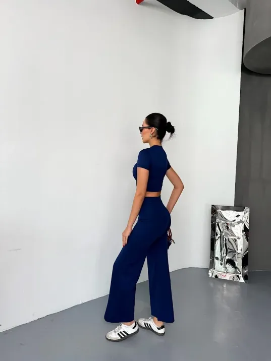 Osy Modal Yumuşak Dokulu Kumaş Kısa Kollu Crop Alt ispanyol Paça Pantalon ikili Takım - Lacivert Osy Modal Yumuşak Dokulu Kumaş Kısa Kollu Crop Alt ispanyol Paça Pantalon ikili Takım - Lacivert
