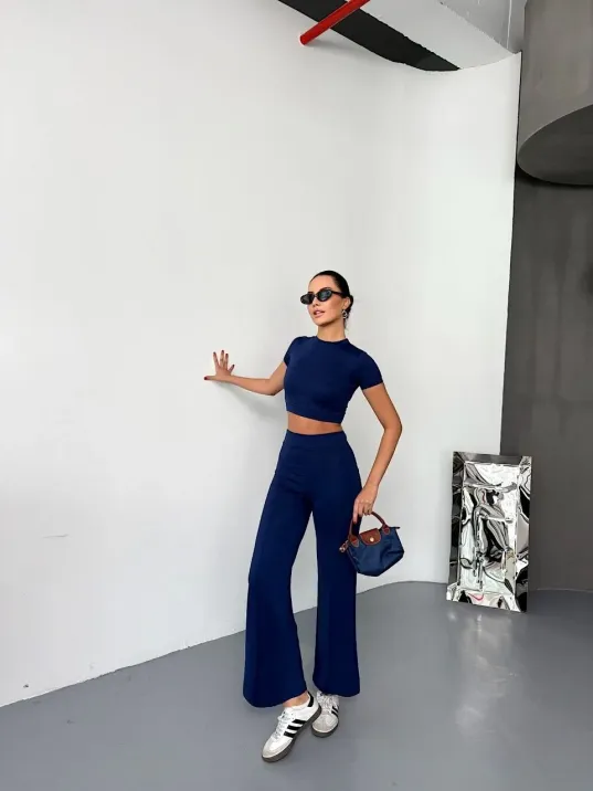 Osy Modal Yumuşak Dokulu Kumaş Kısa Kollu Crop Alt ispanyol Paça Pantalon ikili Takım - Lacivert Osy Modal Yumuşak Dokulu Kumaş Kısa Kollu Crop Alt ispanyol Paça Pantalon ikili Takım - Lacivert