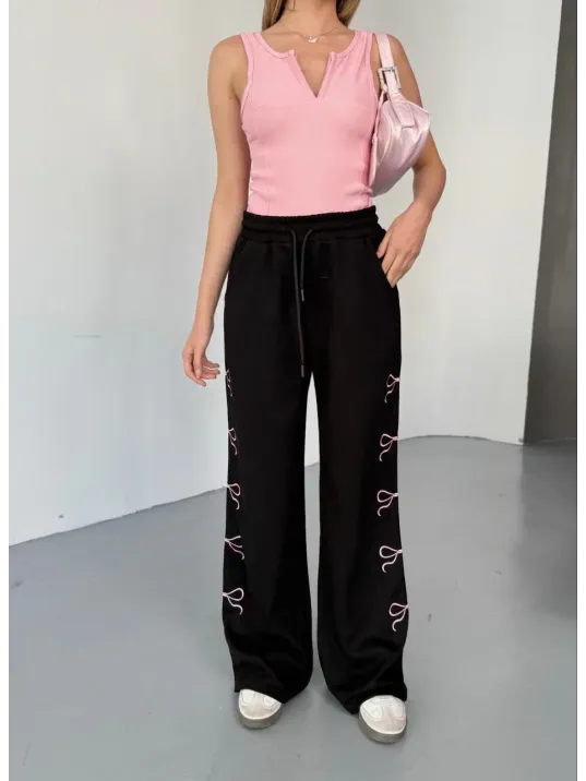 Osy Modal Yumuşak Dokulu Kumaş Nakış işlemeli Rahat Bol Paça Eşofman Pantalon - Siyah Osy Modal Yumuşak Dokulu Kumaş Nakış işlemeli Rahat Bol Paça Eşofman Pantalon - Siyah