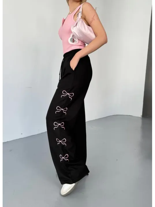 Osy Modal Yumuşak Dokulu Kumaş Nakış işlemeli Rahat Bol Paça Eşofman Pantalon - Siyah Osy Modal Yumuşak Dokulu Kumaş Nakış işlemeli Rahat Bol Paça Eşofman Pantalon - Siyah