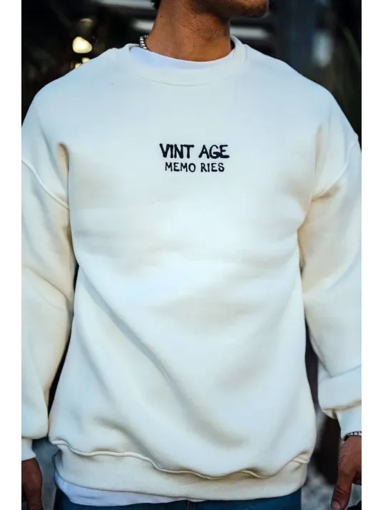 Oversize Bisiklet Yaka Üç İplik Baskılı SweatShirt - Beyaz Oversize Bisiklet Yaka Üç İplik Baskılı SweatShirt - Beyaz