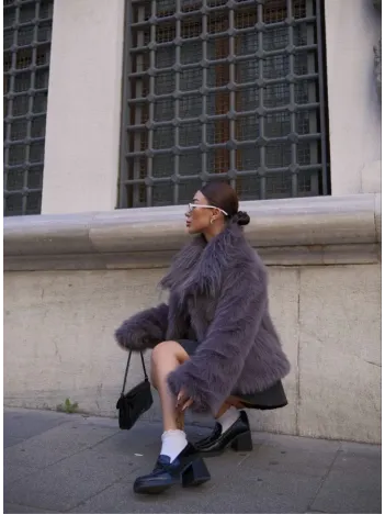 Salaş Sakallı Yumuşak Dokulu Yakalı Cepli Suni Kürk - füme Salaş Sakallı Yumuşak Dokulu Yakalı Cepli Suni Kürk - füme