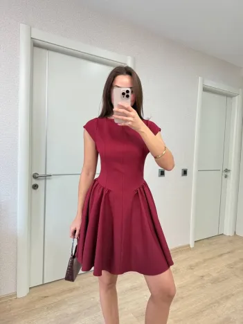 Sırt dekolteli Çan Detaylı Mini Elbise - Bordo Sırt dekolteli Çan Detaylı Mini Elbise - Bordo