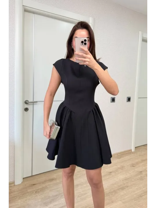 Sırt dekolteli Çan Detaylı Mini Elbise - Siyah Sırt dekolteli Çan Detaylı Mini Elbise - Siyah