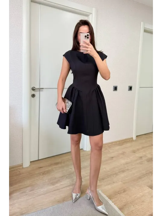 Sırt dekolteli Çan Detaylı Mini Elbise - Siyah Sırt dekolteli Çan Detaylı Mini Elbise - Siyah