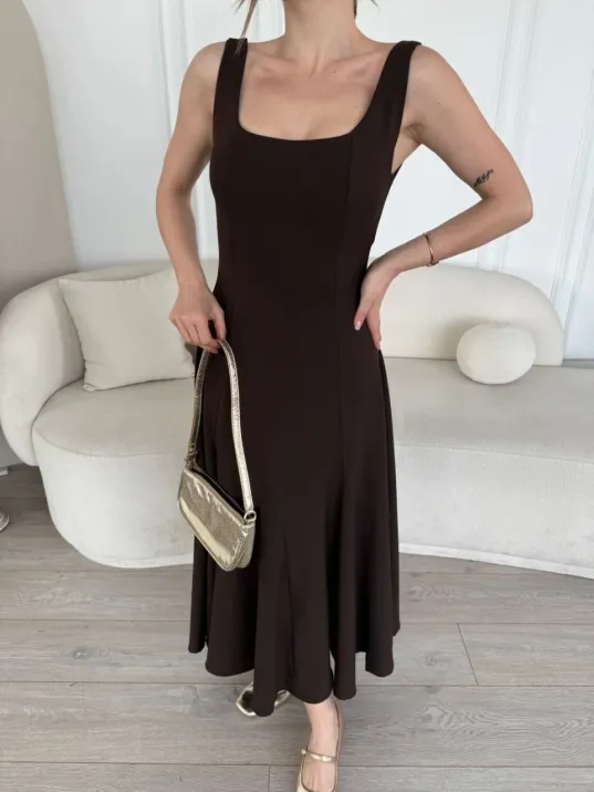 Sırt Dekolteli Kolsuz Uzun Elbise - Kahverengi Sırt Dekolteli Kolsuz Uzun Elbise - Kahverengi
