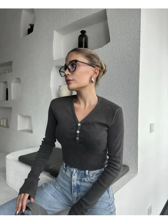 Düğme Detaylı Yıkamalı Crop