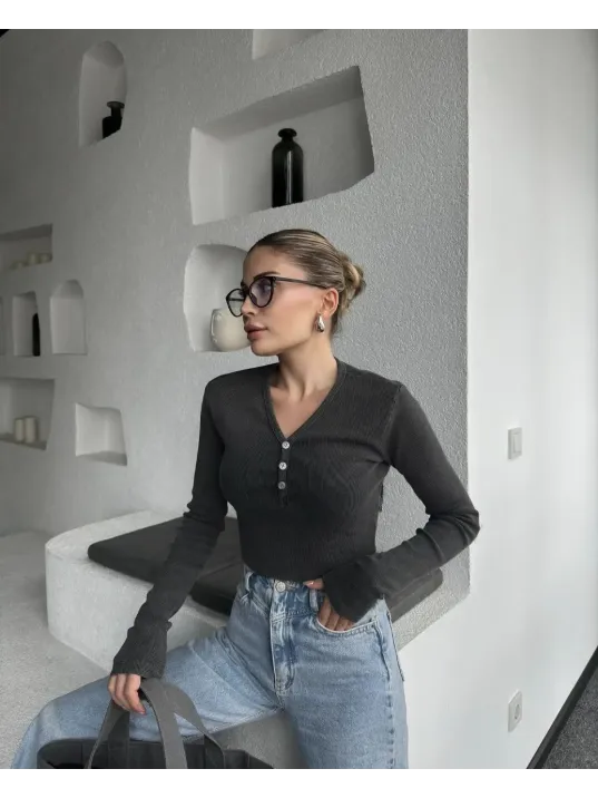 Düğme Detaylı Yıkamalı Crop