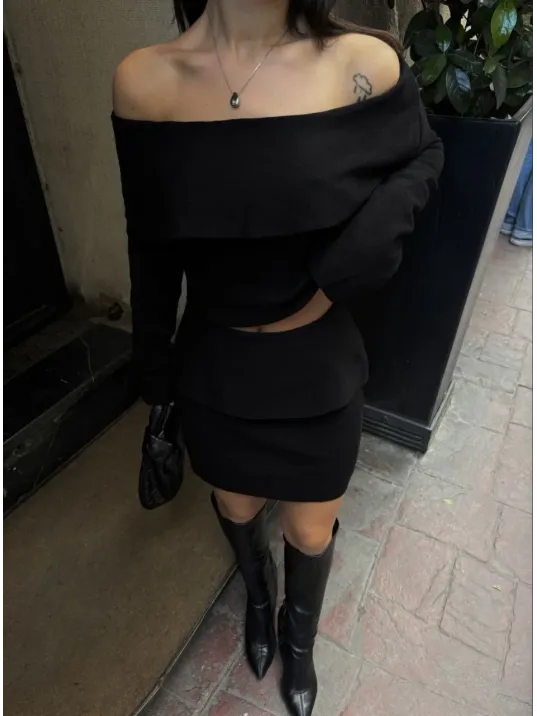 Straplez , Madonna , Carmen Yaka Croplu Mini Etekli ikili Takım Triko - Siyah Straplez , Madonna , Carmen Yaka Croplu Mini Etekli ikili Takım Triko - Siyah