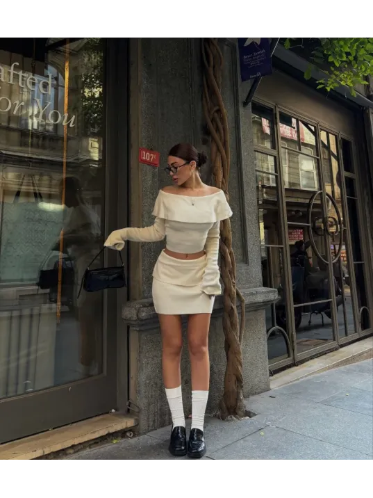 Straplez , Madonna , Carmen Yaka Croplu Mini Etekli ikili Takım Triko - Beyaz Straplez , Madonna , Carmen Yaka Croplu Mini Etekli ikili Takım Triko - Beyaz