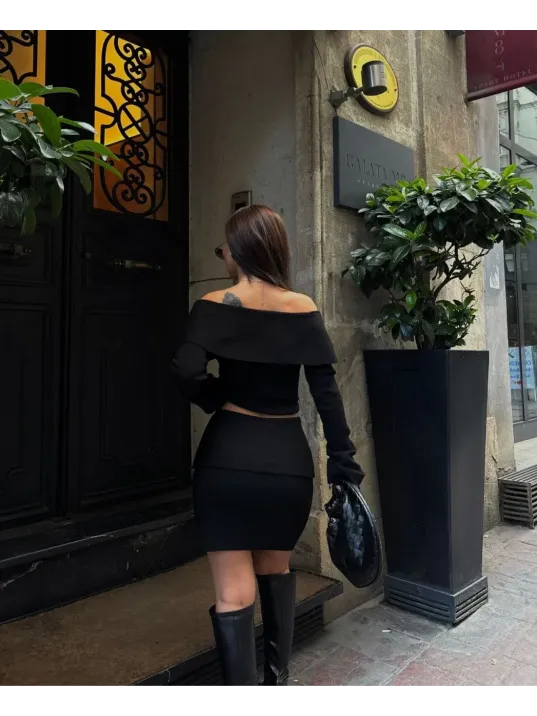 Straplez , Madonna , Carmen Yaka Croplu Mini Etekli ikili Takım Triko - Siyah Straplez , Madonna , Carmen Yaka Croplu Mini Etekli ikili Takım Triko - Siyah