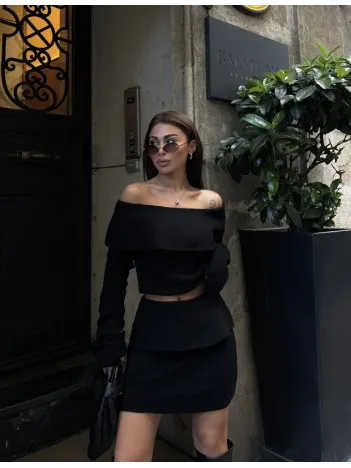 Straplez , Madonna , Carmen Yaka Croplu Mini Etekli ikili Takım Triko - Siyah Straplez , Madonna , Carmen Yaka Croplu Mini Etekli ikili Takım Triko - Siyah