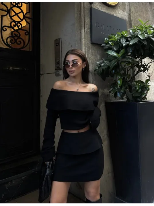 Straplez , Madonna , Carmen Yaka Croplu Mini Etekli ikili Takım Triko - Siyah Straplez , Madonna , Carmen Yaka Croplu Mini Etekli ikili Takım Triko - Siyah