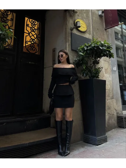 Straplez , Madonna , Carmen Yaka Croplu Mini Etekli ikili Takım Triko - Siyah Straplez , Madonna , Carmen Yaka Croplu Mini Etekli ikili Takım Triko - Siyah