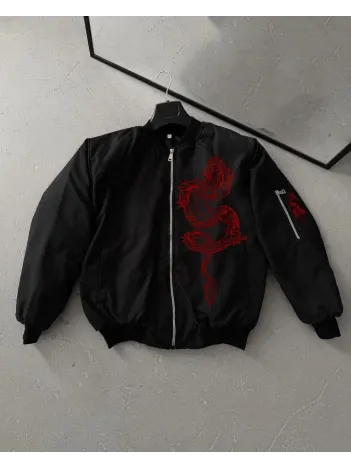 Erkek Unisex Siyah Bomber Mont – Kırmızı Ejderha Desenli, Fermuarlı Cepli, Kapitone Astarlı Günlük ve Sokak Modası Ceket - Siyah Erkek Unisex Siyah Bomber Mont – Kırmızı Ejderha Desenli, Fermuarlı Cepli, Kapitone Astarlı Günlük ve Sokak Modası Ceket - Siyah
