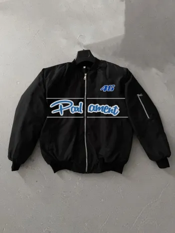 Siyah Parliament Bomber Mont – 46 Numara Detaylı, Fermuarlı, Cepli, Uzun Kollu, Spor ve Günlük Giyim İçin Rahat Unisex Mont - Siyah Siyah Parliament Bomber Mont – 46 Numara Detaylı, Fermuarlı, Cepli, Uzun Kollu, Spor ve Günlük Giyim İçin Rahat Unisex Mont - Siyah