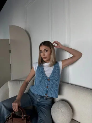 Triko Kolsuz Düğmeli Yelek - Mavi Triko Kolsuz Düğmeli Yelek - Mavi